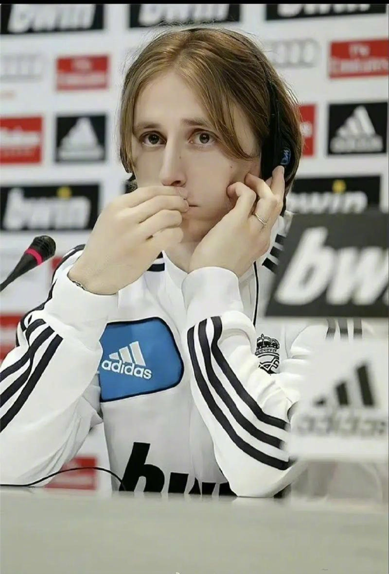 英媒：一名苏格兰球员膝盖受伤等待救护车近10小时，政府道歉