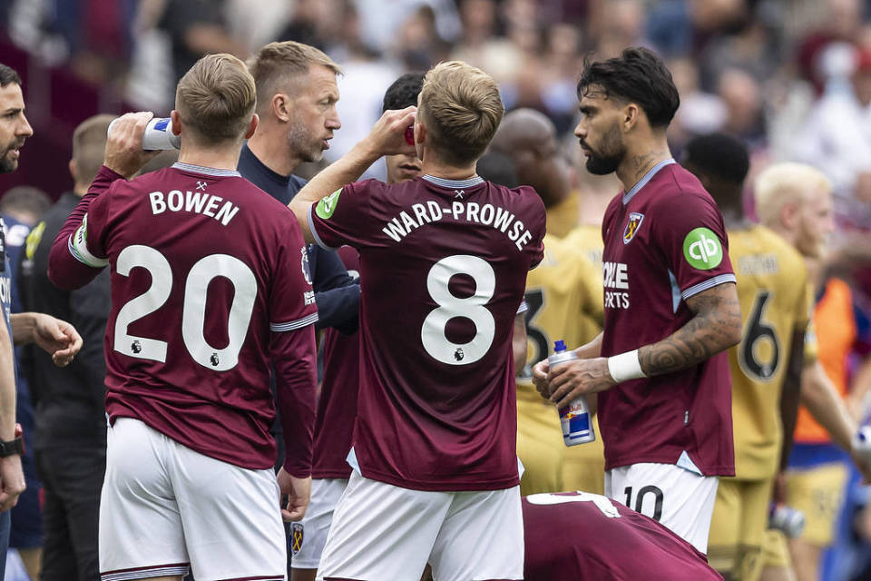 曼晚：曼联决定让莱昂先在青训梯队效力，以适应英格兰足球